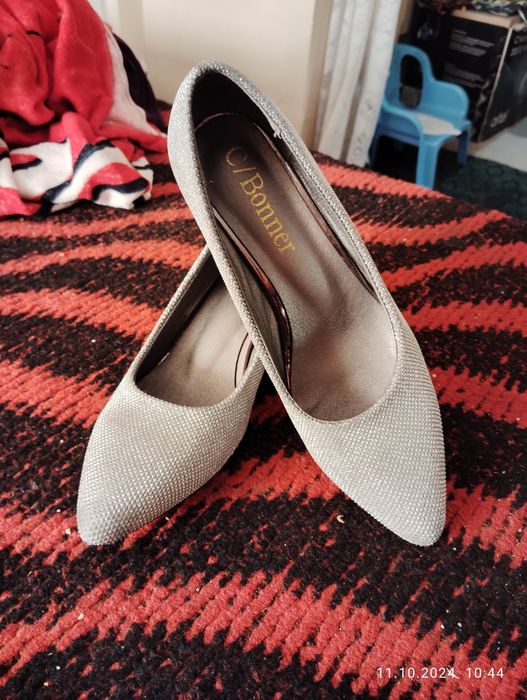 Tufli Labutin yangi 37