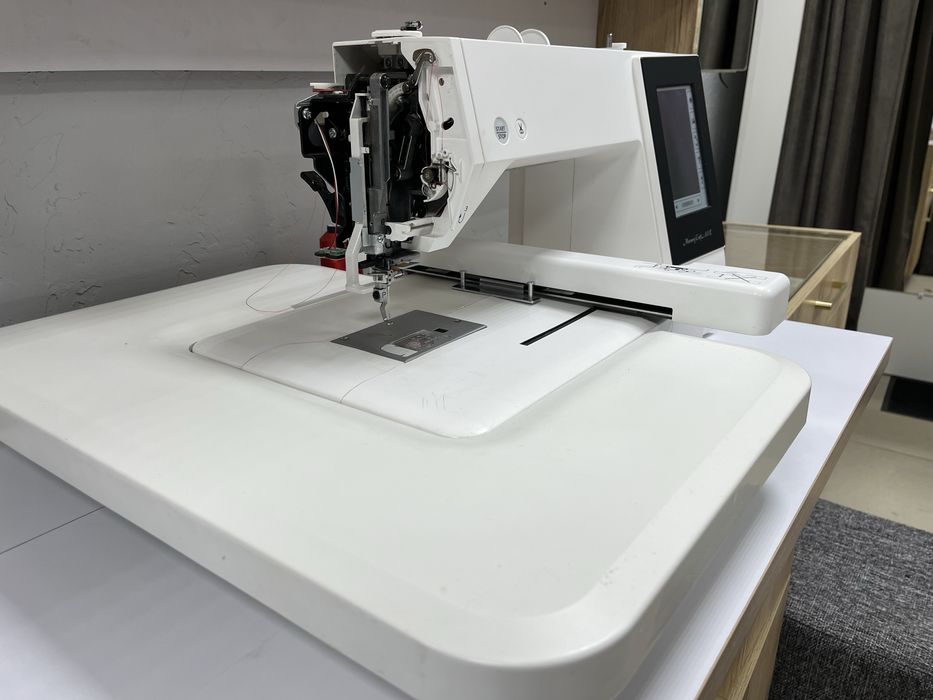 Продам вышивальную машину Janome