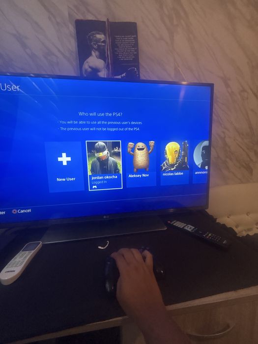 Продавям Ps 4 slim с 190 игри