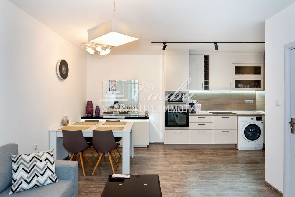 Продава се Двустаен апартамент в Шумен, Център - 63 кв.м за 1295 €/кв.м - Снимка #3