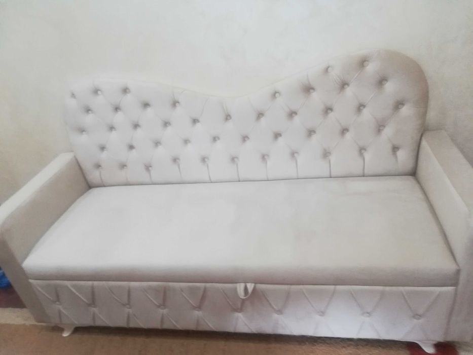 Canapea ideală pentru hol sau bucătărie