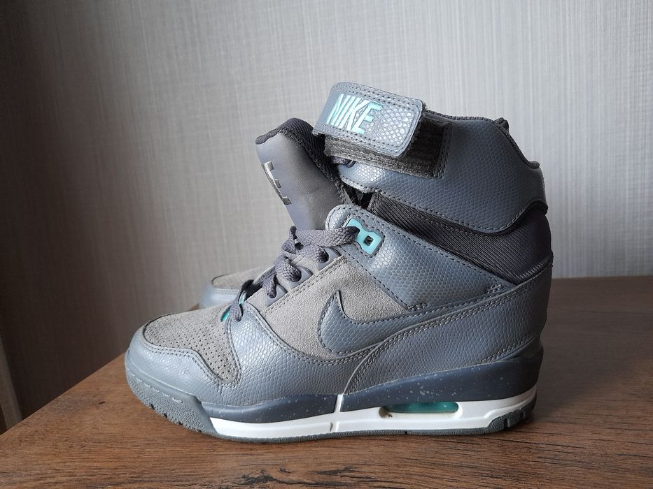 Nike Air Revolution дамски маратонки 39 номер.