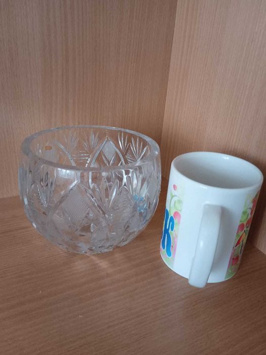 Продам хрустальную конфетницу