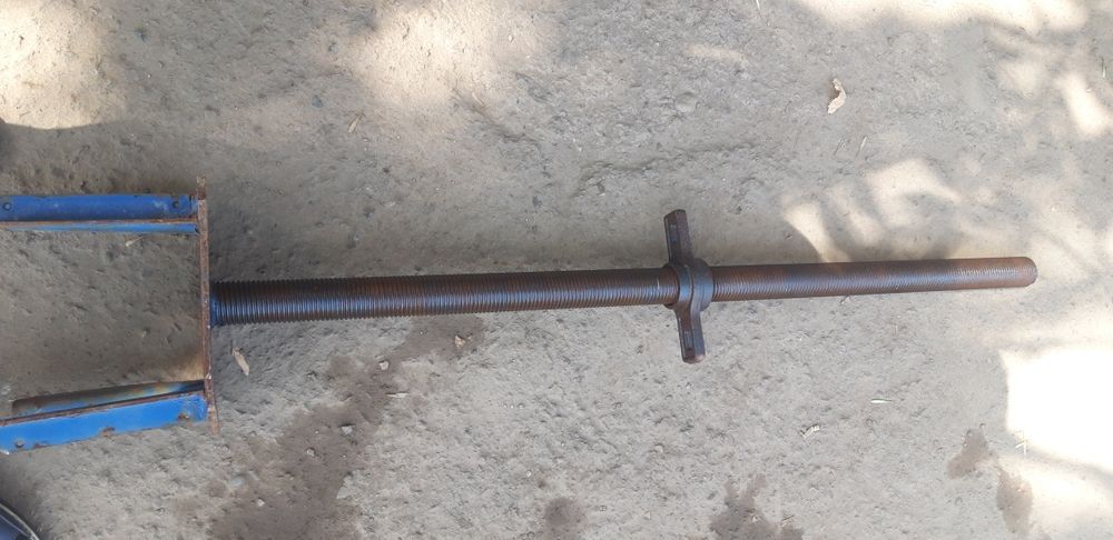 Резьба(домкрат) для опалубки.