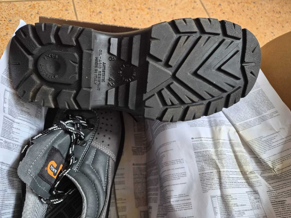 Работни обувки италиански с метално бомбе номер 42