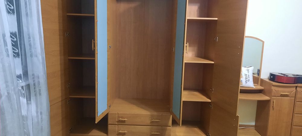 Продам спальний гарнитур