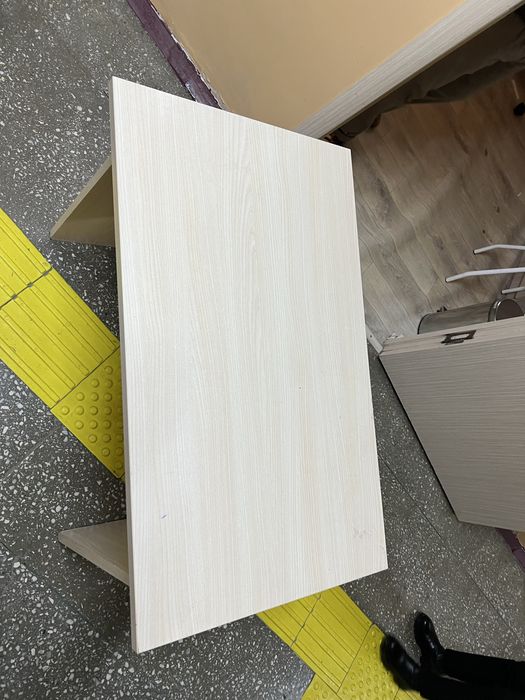 Стол в хорошем состояние Бу