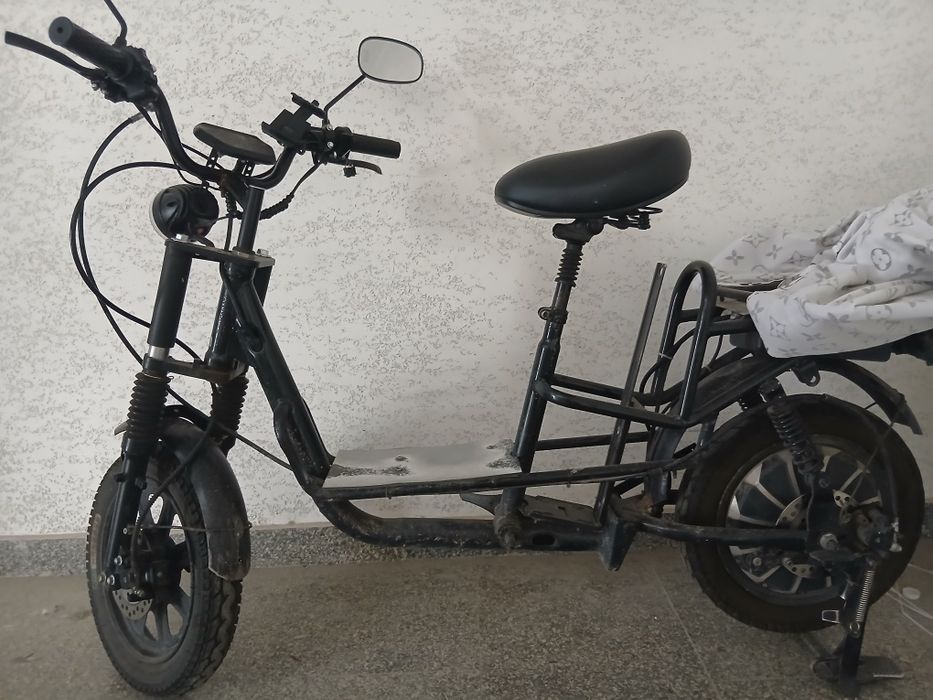 Skuter sotiladi yurgan