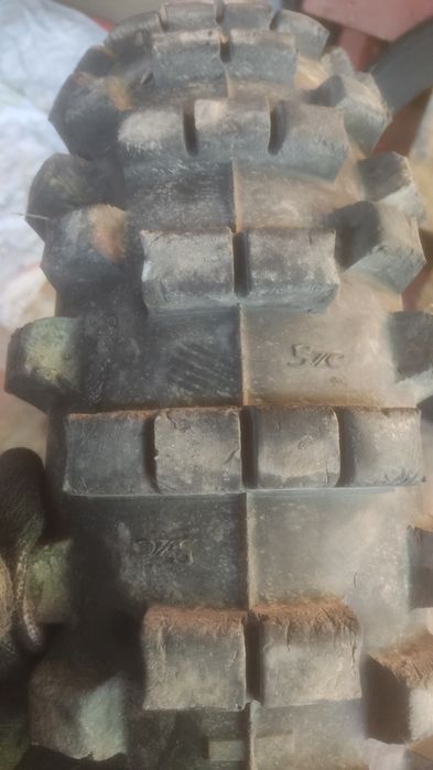 Продам резину на эндуро на 18