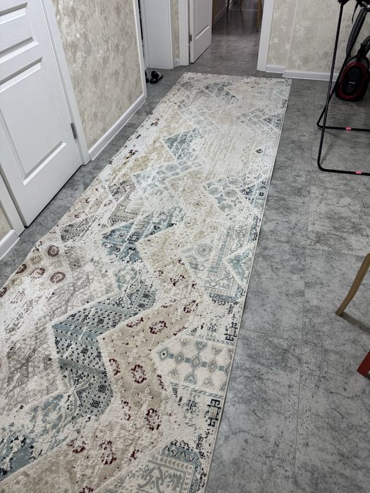 Ковер длинный , килем