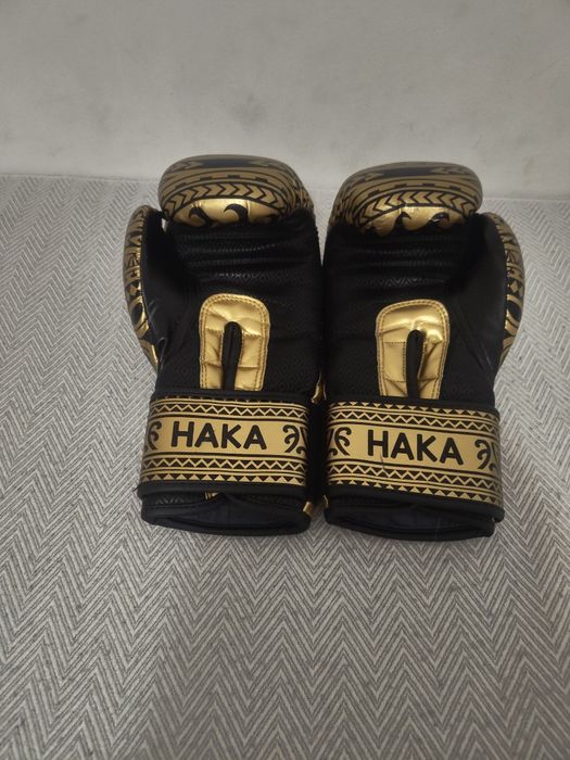 Боксови ръкавици Leone