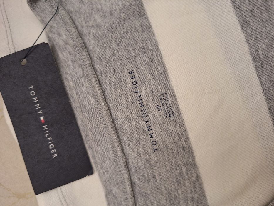 Футболка от Tommy Hilfiger