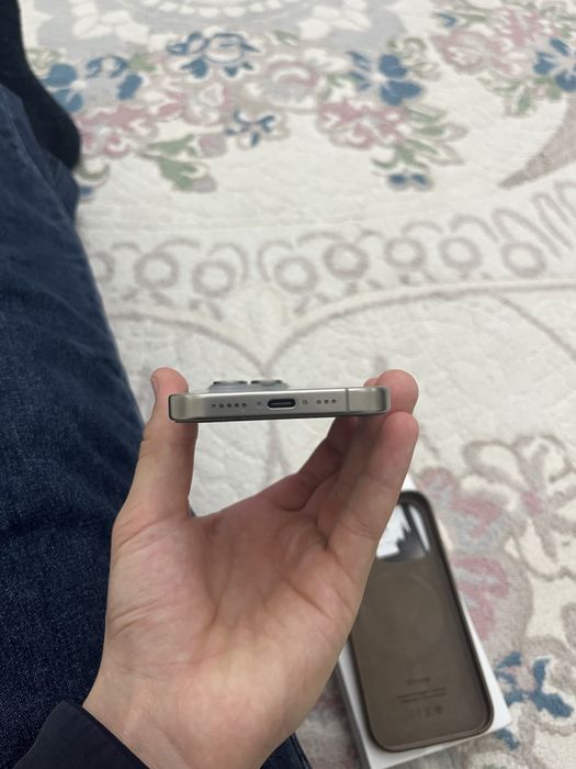 Продаю айфон 15 про