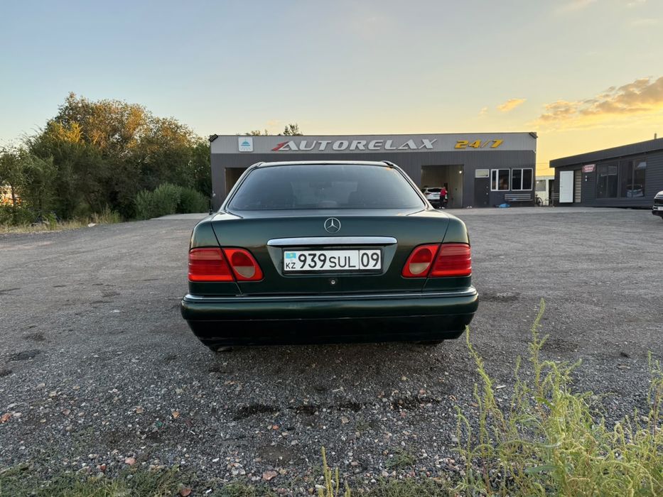 Мерседес 210 2,3