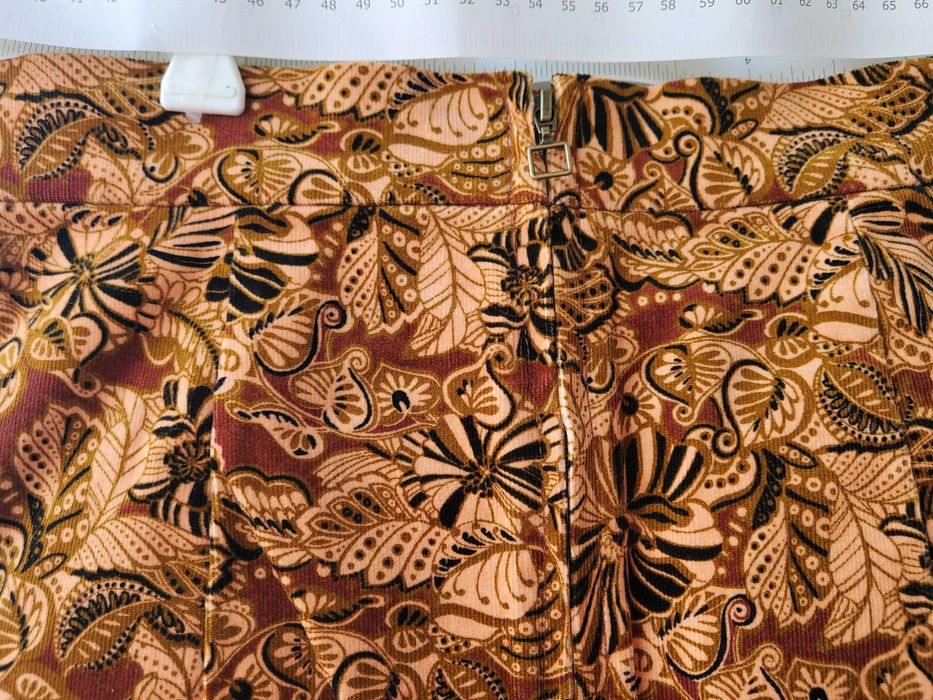 FUSTA din material raiat, cu BUZUNARE, scurta, masura S, ZARA TRAFALUC