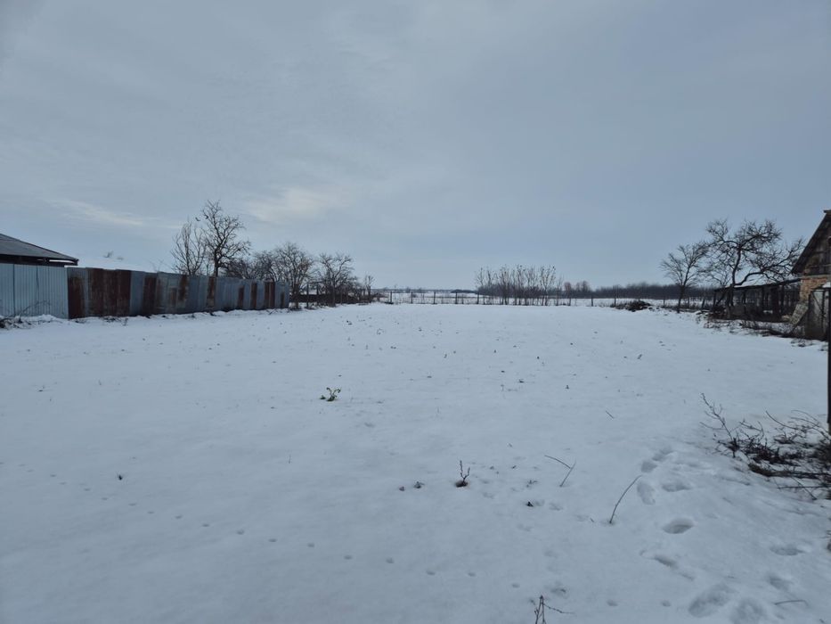 Vand teren intravilan 1.4ha, cu front stradal 30m