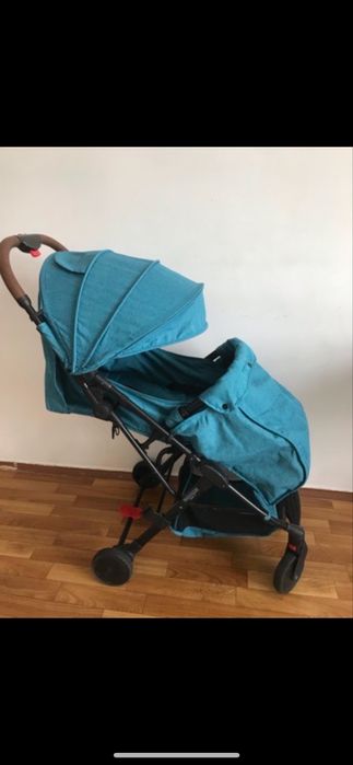 Продам легкую прогулочную коляску