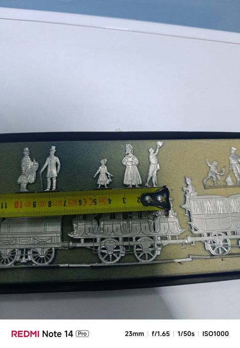 Тенекиени фигурки