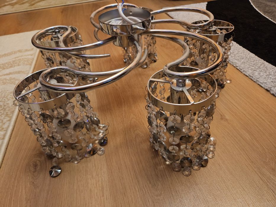 Plafoniera de tip lustra