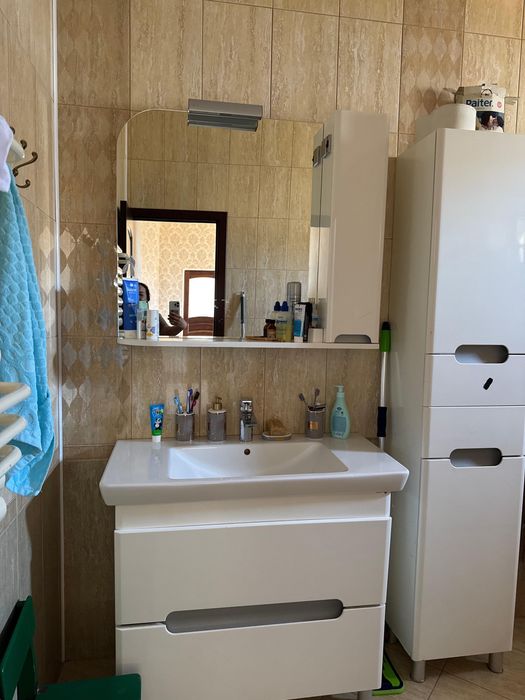 Продам комплект мебели для ванной комнаты: