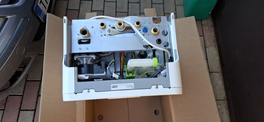 Vând centrala bosch condens 2200W-GC2200W 24 C 23