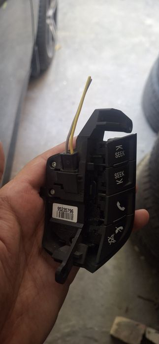 Продам пульт от руля спарка 4 позиции.для управления мултимедия.состоя