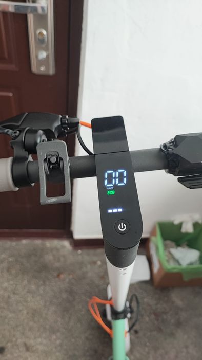 Se vinde Trotineta Electrica Motus Scooty 10 lite