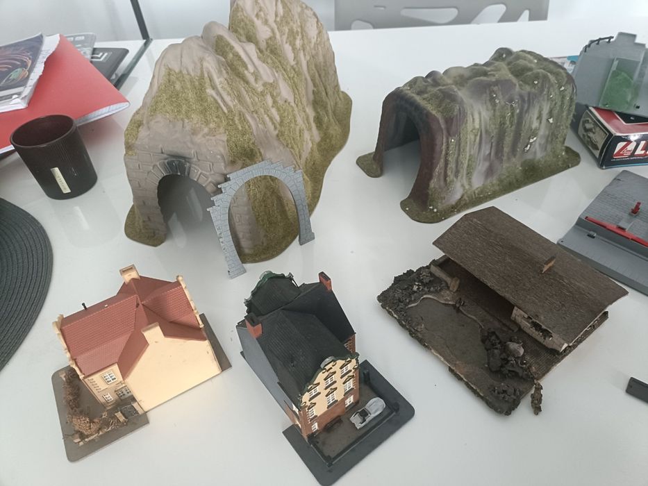 Machetă accesorii Trenulet electric ,  Pod, căsuțe ,  Trecere calea