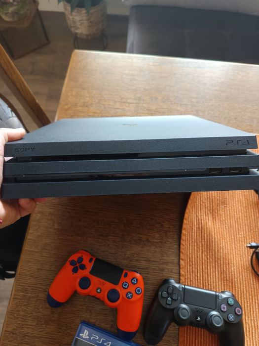 Продавам Playstation 4