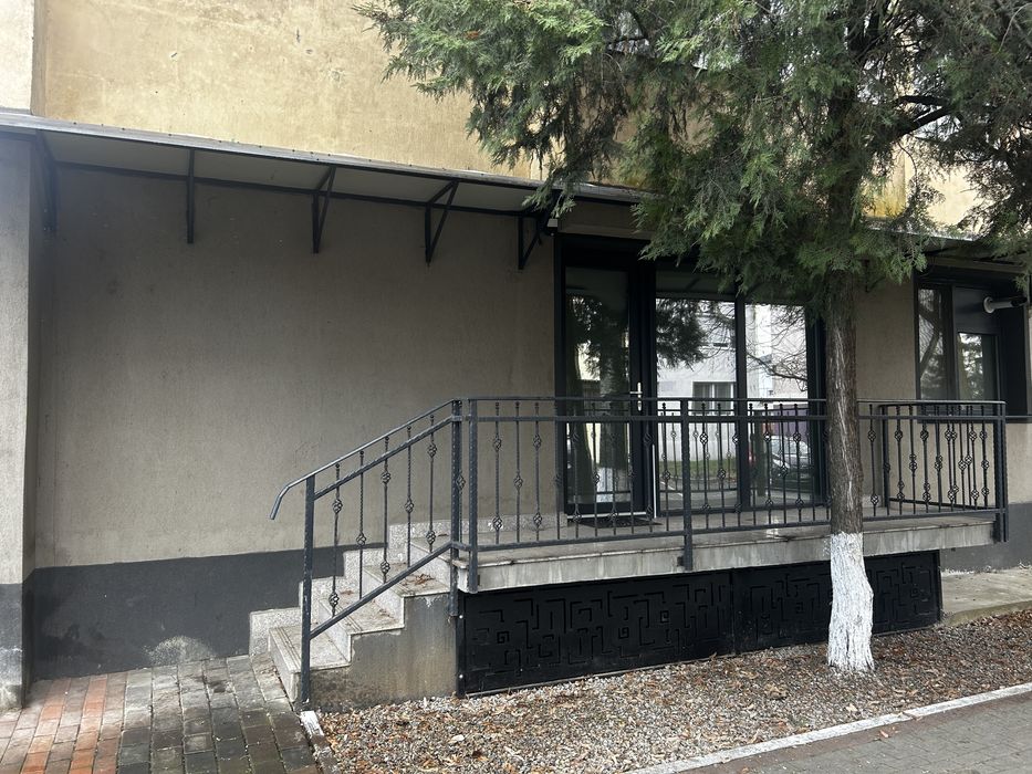 Spațiu de închiriat – parter, 50 mp, zonă  centrală,accesorizat