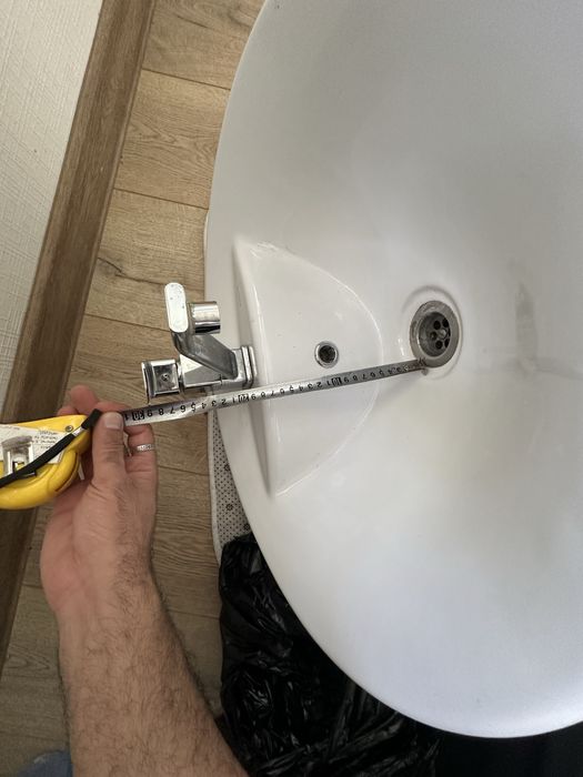 Продаетмя раковина.  В идеальном состоянии.  Цена со смесителем .