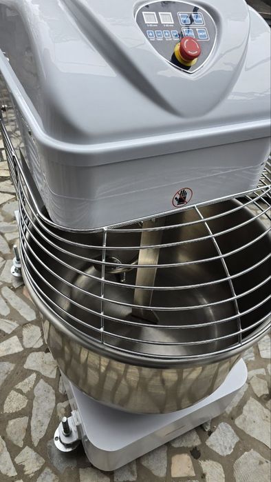 Продаётся тестомес новая 50кг 380в