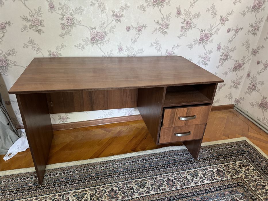 Стол компьютерный