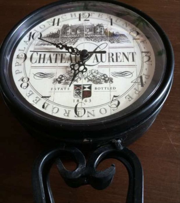 Ceas din metal deosebit