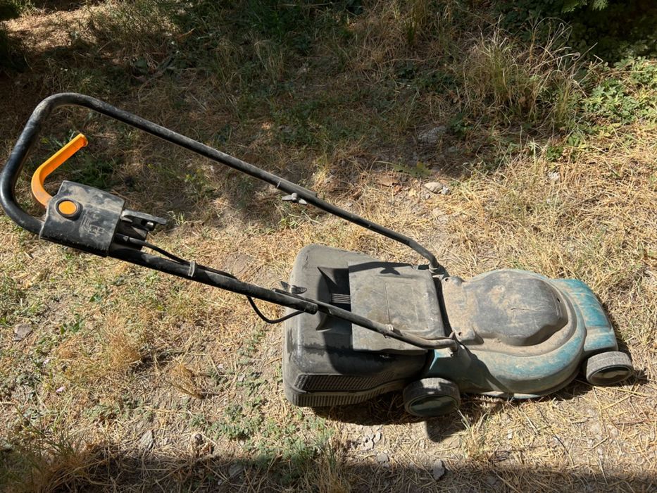 Электрическая газонокосилка