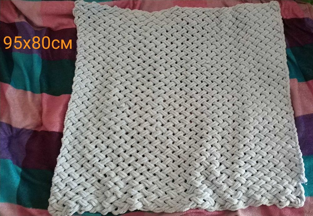 Порт-бебе, ръчно плетено одеало, памучна пелена и подаръци