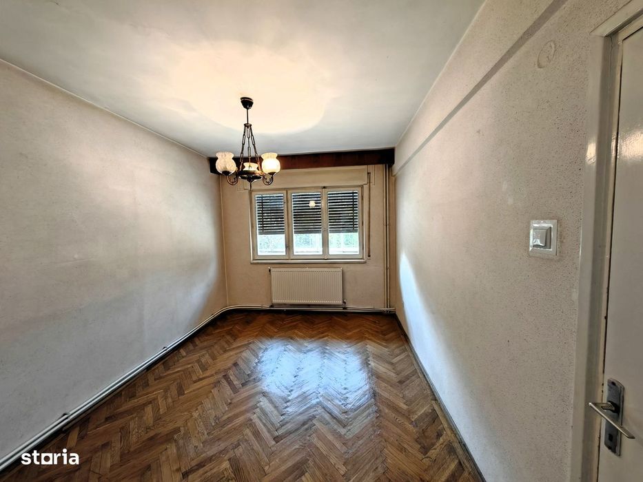 3 cam. deco., central, et. I – lângă Catedrala Inaltarea Domnului