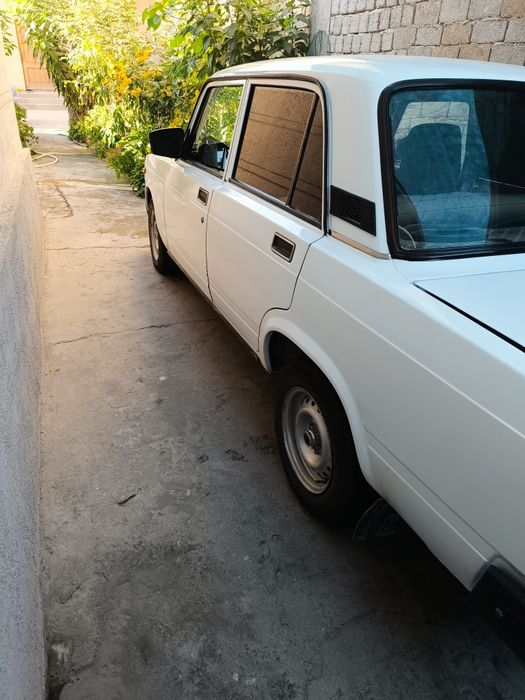 Vaz 2107 sotiladi srochna
