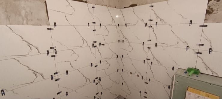 Кафельщик.  Укладка кафель.