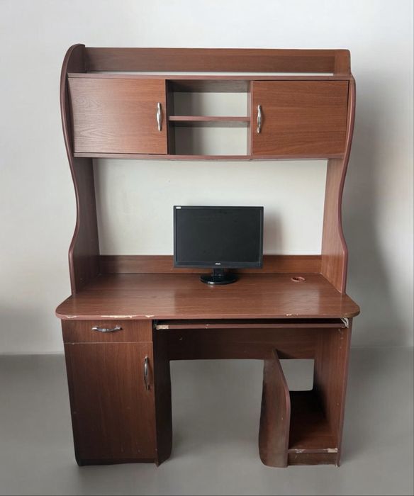 Продаю парту/письменный стол/ стол для компьютера