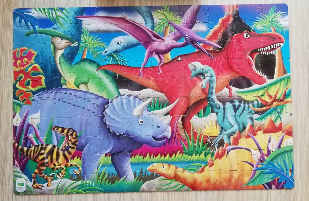 Голям пъзел от 100 части с динозаври
