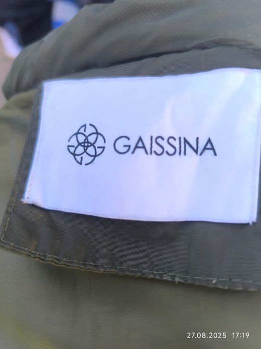 Продам пуховик ,S размер на 42