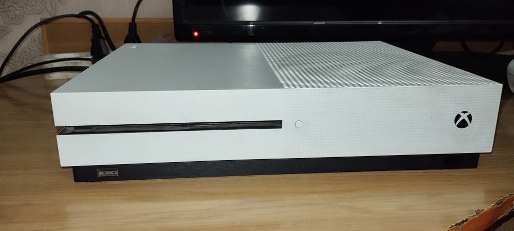 Продаю Xbox one s