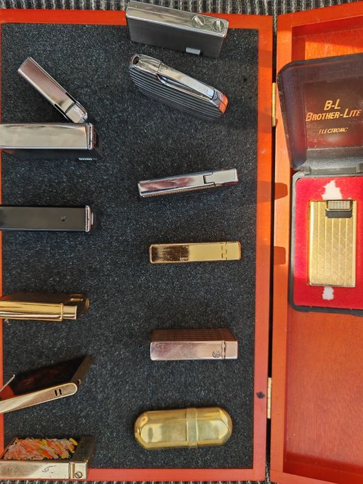 Lot 13 brichete vintage mini-colectie, functionale ani "80