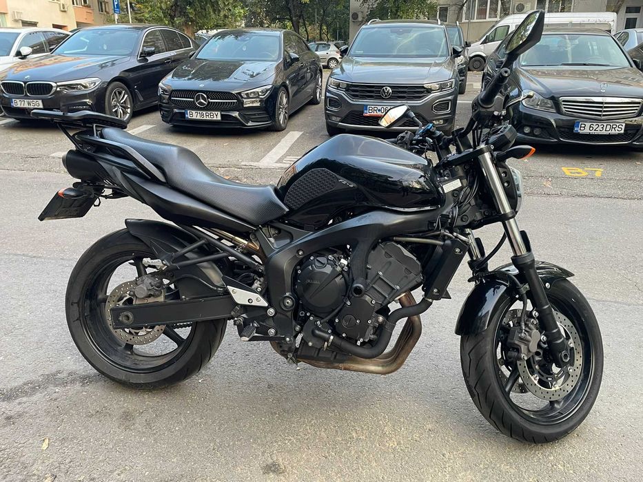 Yamaha FZ6 naked Black Edition
