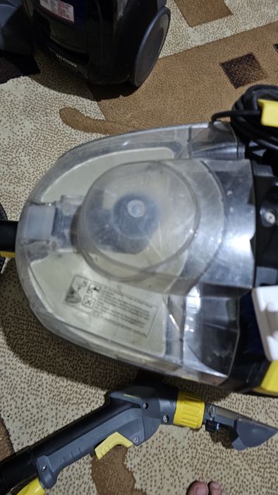 Karcher Puzzi 8/1 моющий пылесос продам