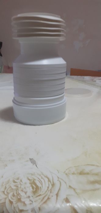 Гофра уиверсальная для унитаза.