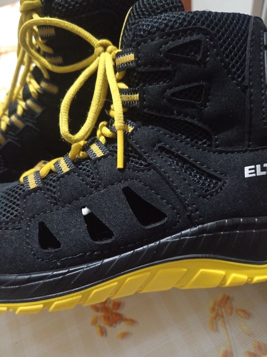 Vând bocanci cu protecție Nr. 37,5