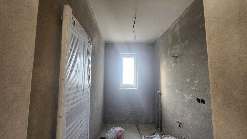 Vand apartament 2 camere + parcare