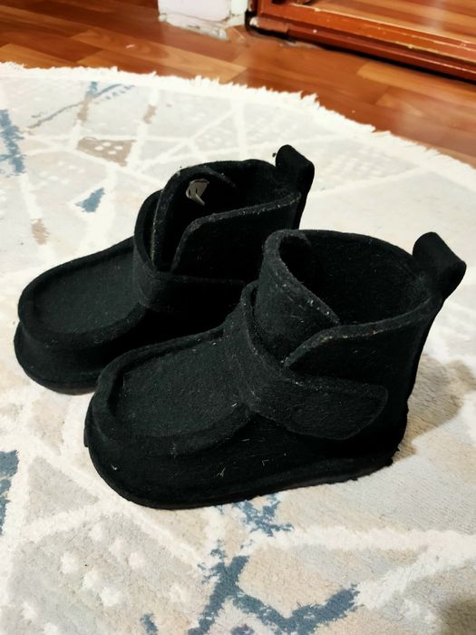 Продам угги серые и валенки черные